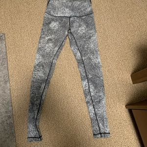 Lululemon leggings Black and White